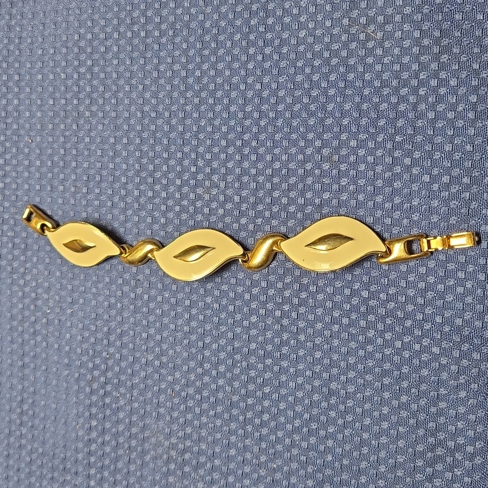 Vintage 1970's Genevieve Link Bracelet  Gold Tone Enamel Cream